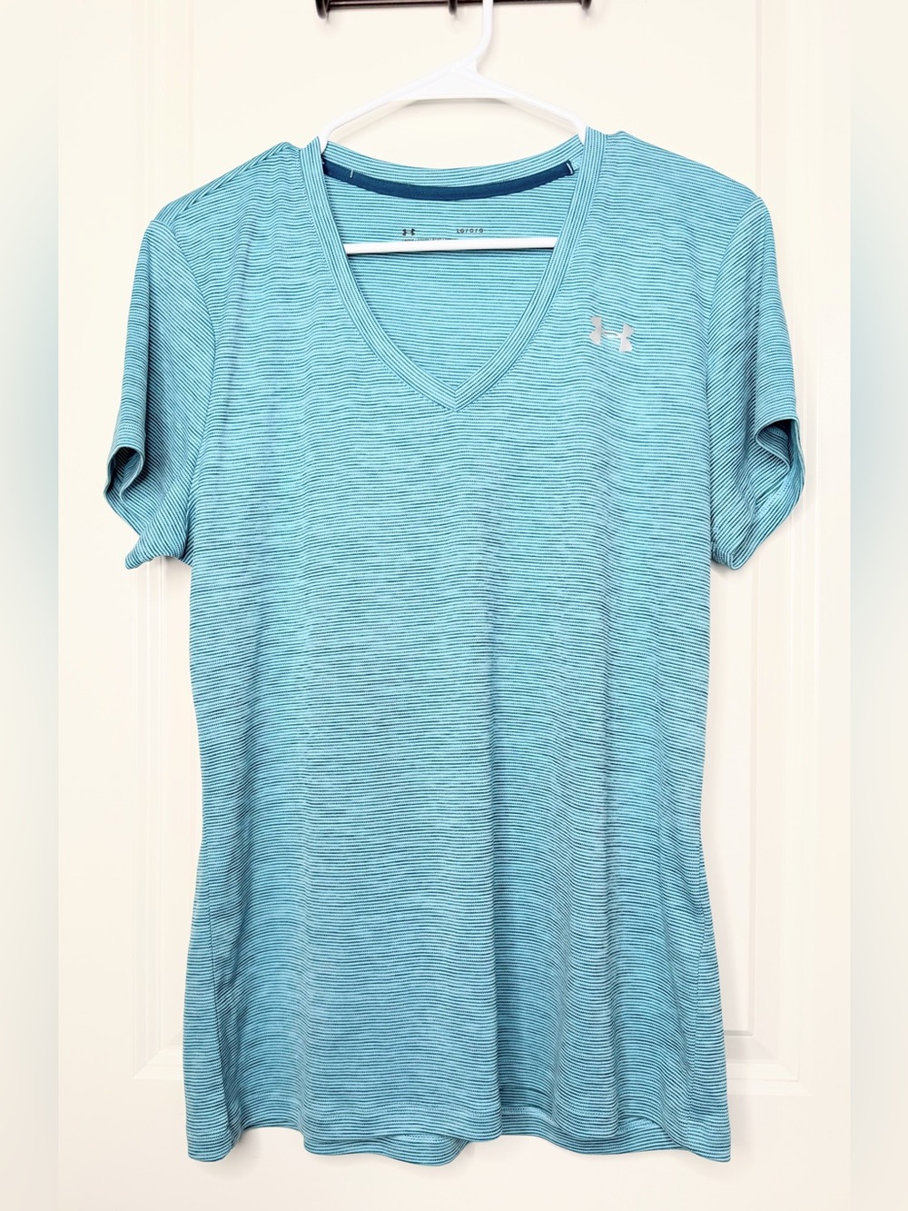 Under Armour HeatGear Womens Large V Neck Shirt Teal Striped Loose Fit Athletic